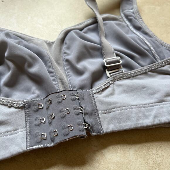 Lululemon Ta Ta Tamer Bra Workout Athletic Sports Bra Light Blue Gray Size 34C - Picture 5 of 6